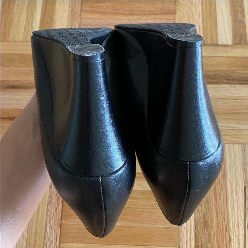 Nine West Women’s shoes
Size 9
Minor damage inside the sole only.. - Picture 5 of 10